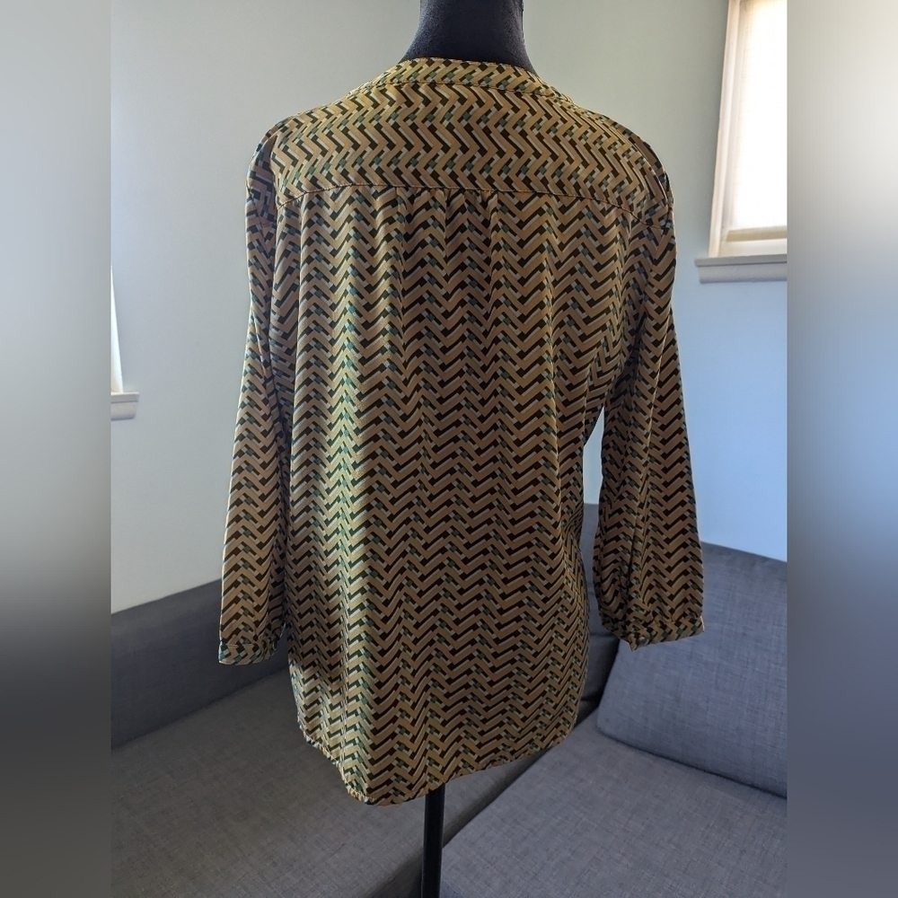 Banana Republic 3/4 Sleeve Blouse Size Medium - Picture 2 of 5